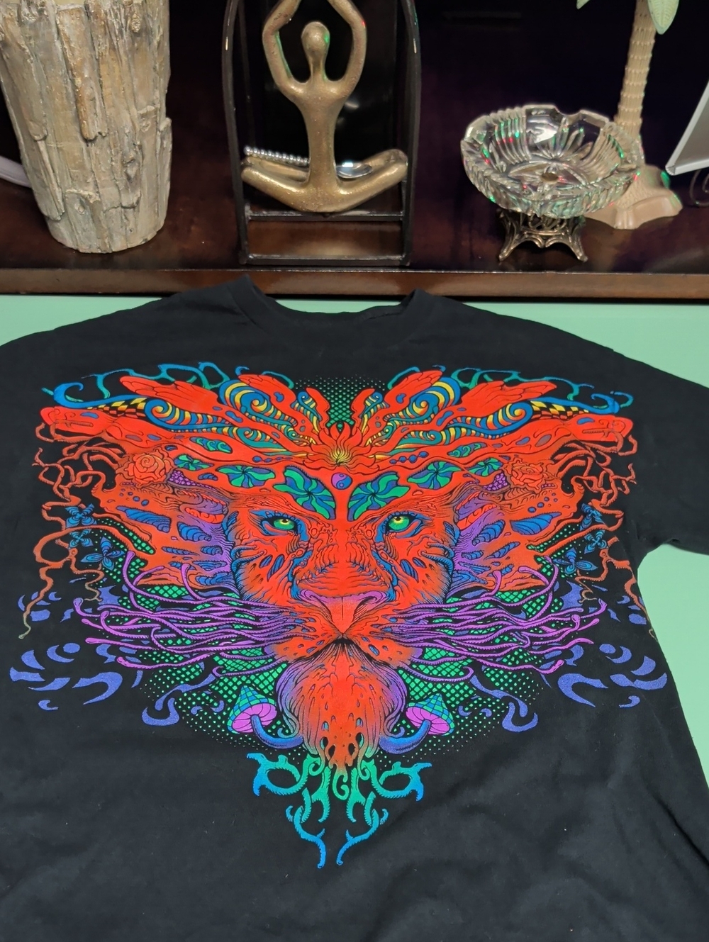 Men's Black Graphic T-Shirt with Multicolor Psychedelic Lion